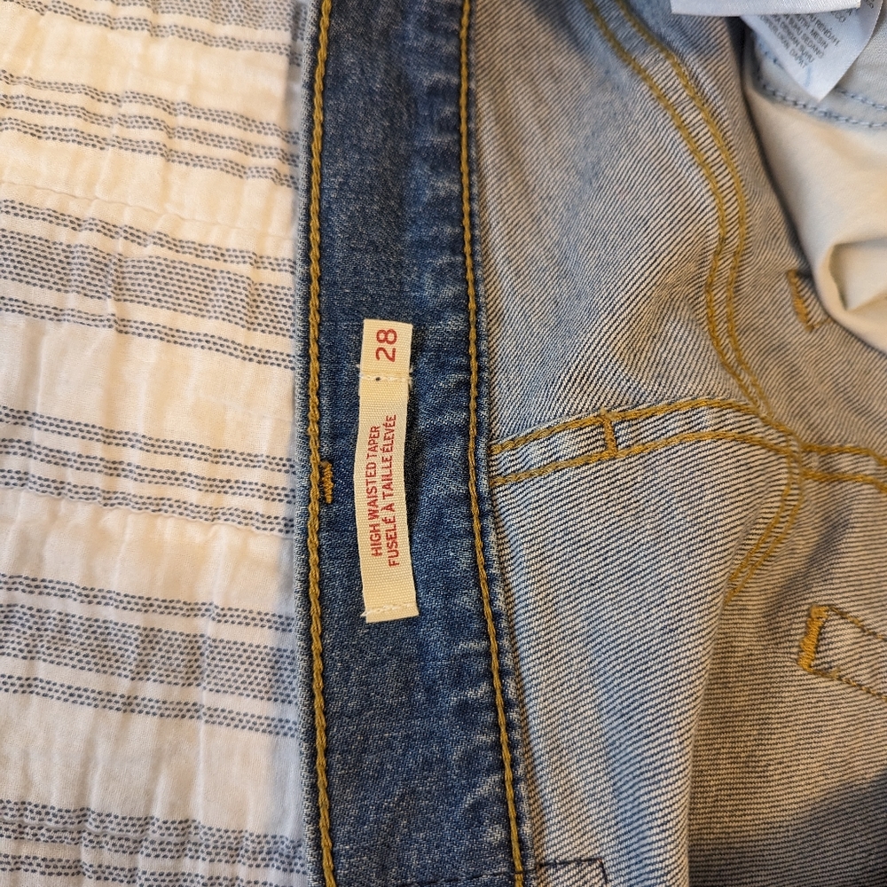 Levi's High Waist Taper Size 28 - Picture 3 of 4